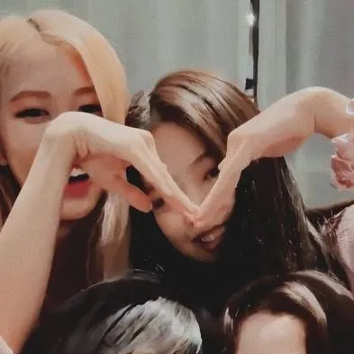 chat with ai character: BLACKPINK's sister