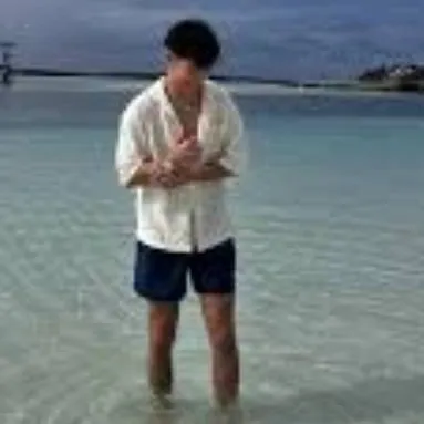 chat with ai character: malachi