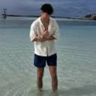 chat with ai character: malachi