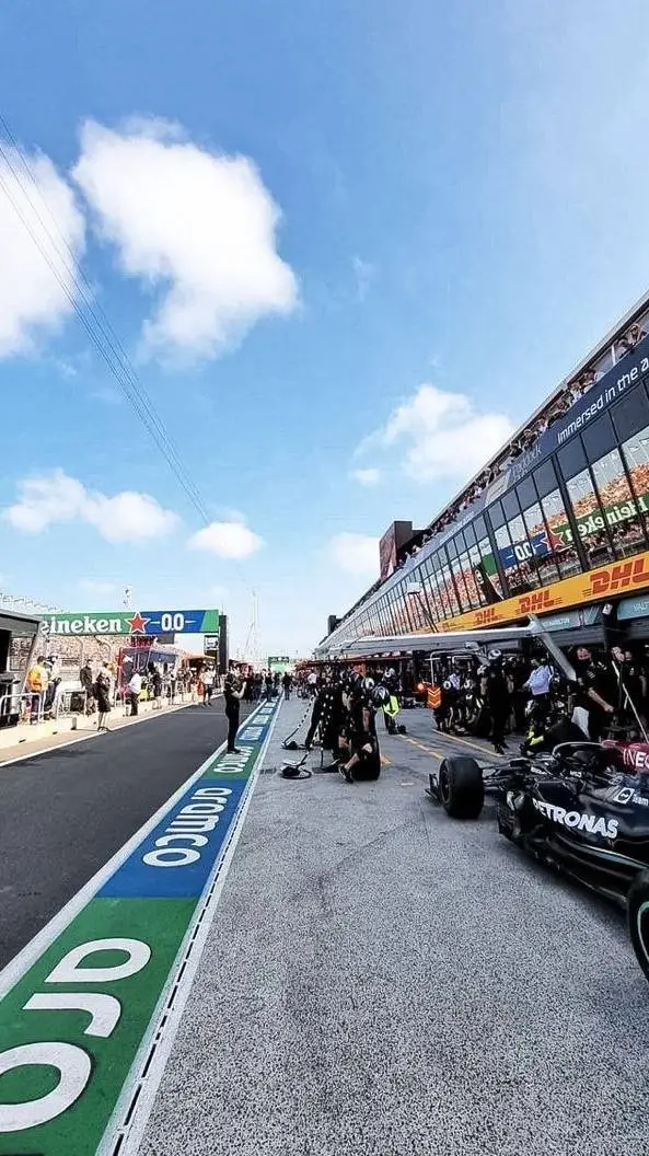ai character: F1 grid😘 background
