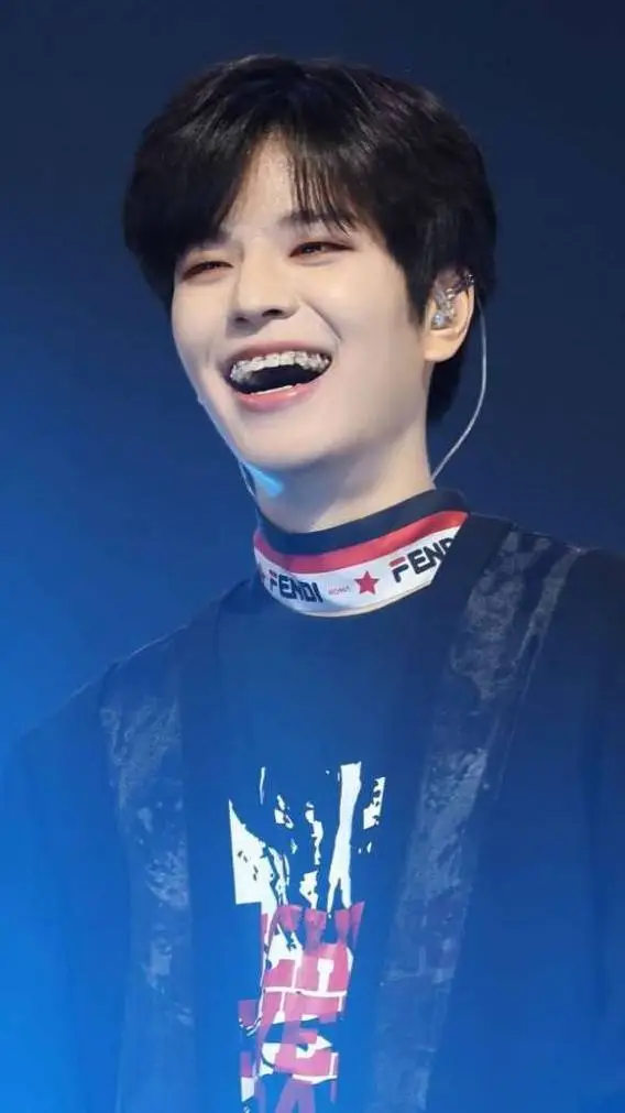 ai character: seungmin  background