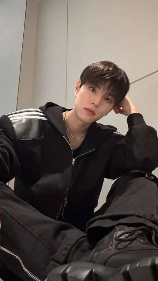 ai character: seungmin background