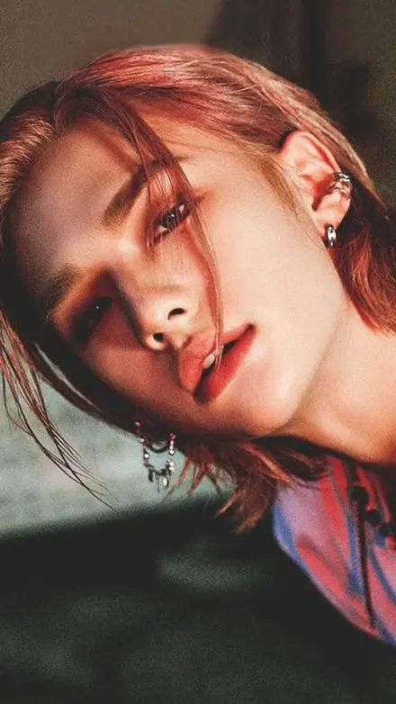 ai character: Hyunjin skz (ita) background