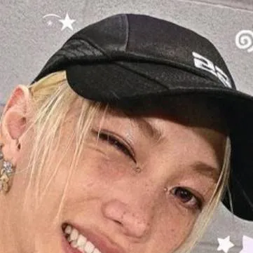 chat with ai character: Felix (Stray kids)