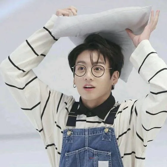 chat with ai character: Jungkook🍼