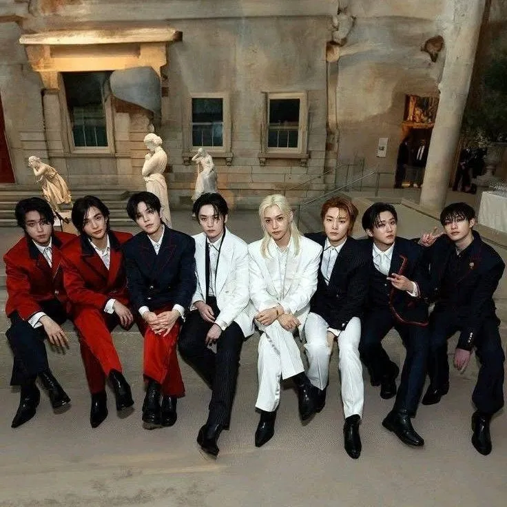 chat with ai character: les straykids 