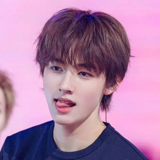 chat with ai character: Seonghyeon