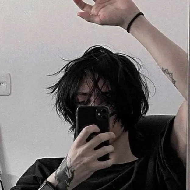 chat with ai character: ᴀʟᴇx ★🖕🏻