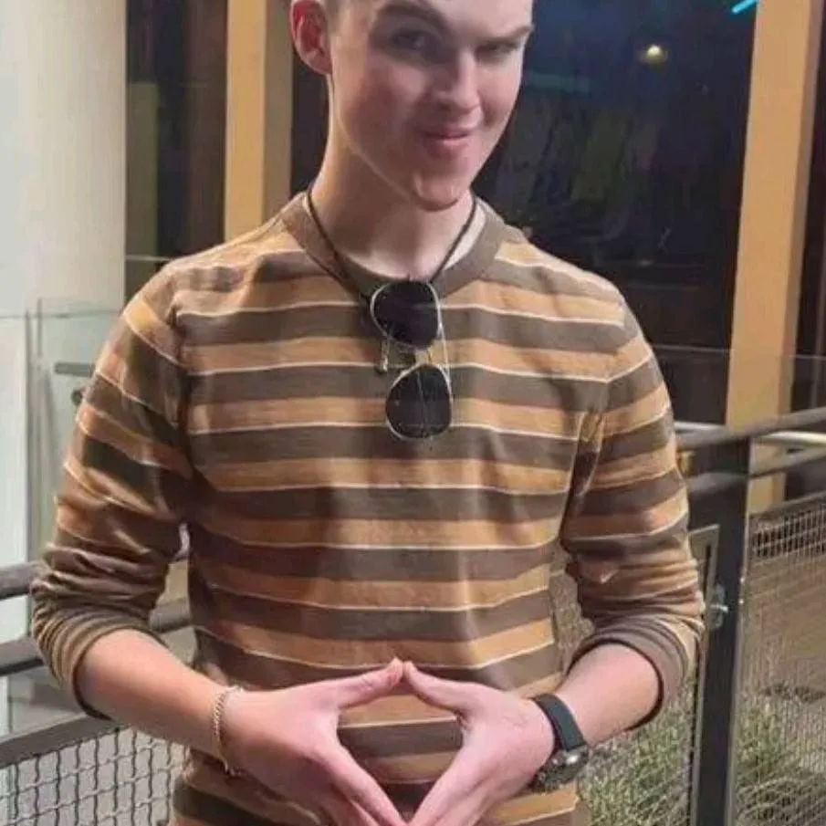 chat with ai character: sheldon