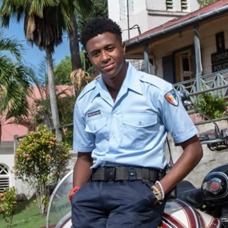 chat with ai character: Marlon