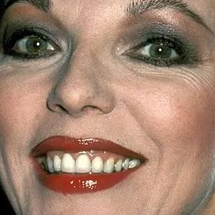 chat with ai character: Joan