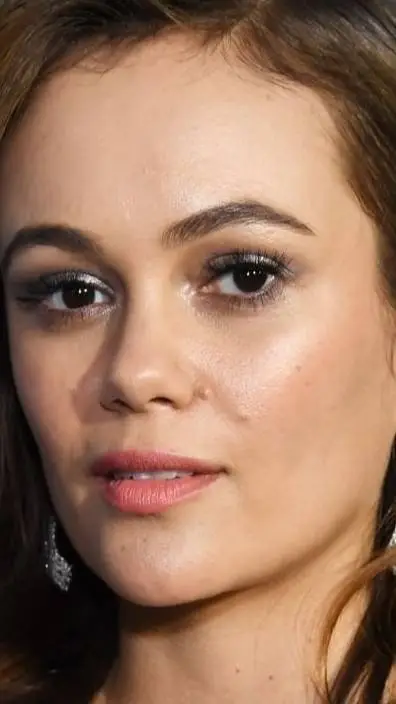 ai character: Alicia background