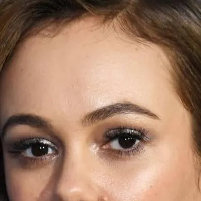 chat with ai character: Alicia