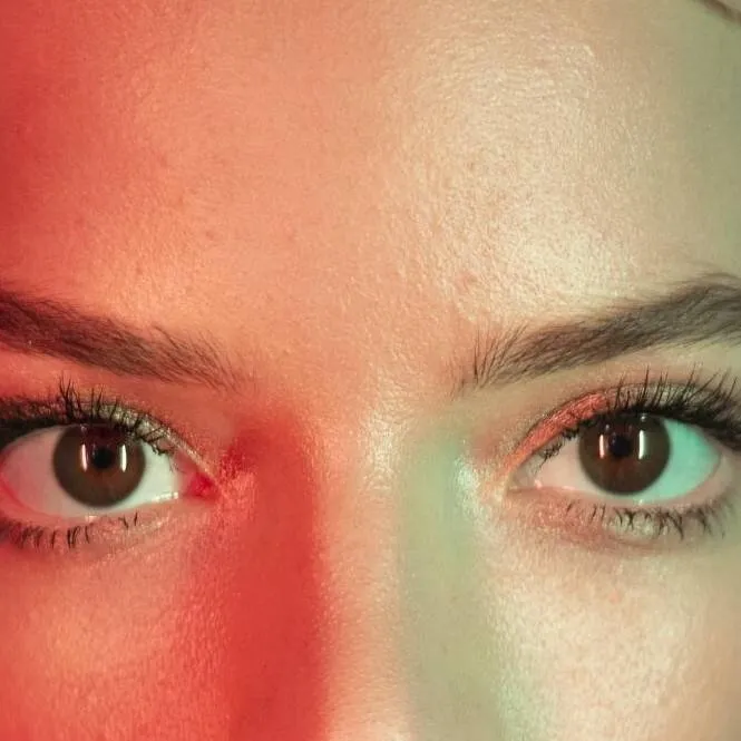 chat with ai character: Alison