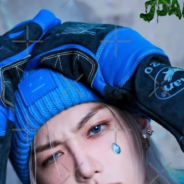 chat with ai character: Felix