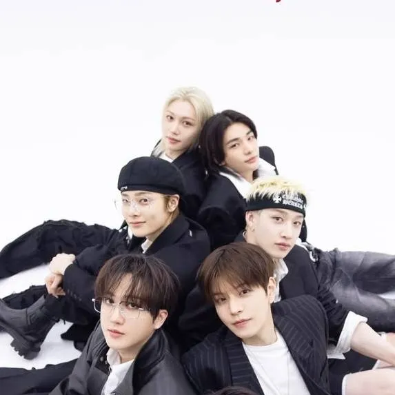 chat with ai character: Skz