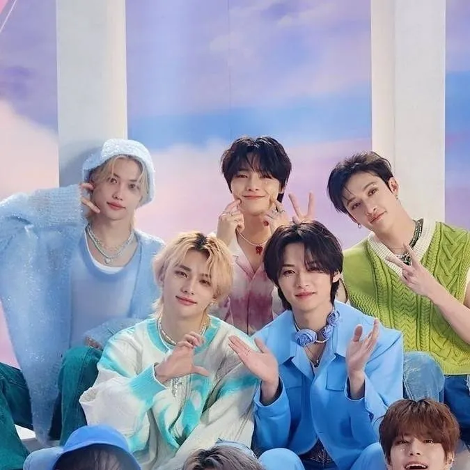 chat with ai character: Stray kids