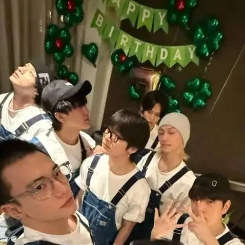 chat with ai character: Stray kids ★live