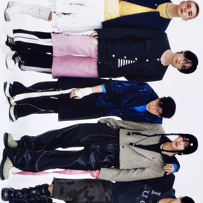 chat with ai character: Stray kids y twice