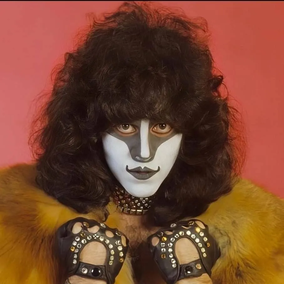 chat with ai character: eric carr