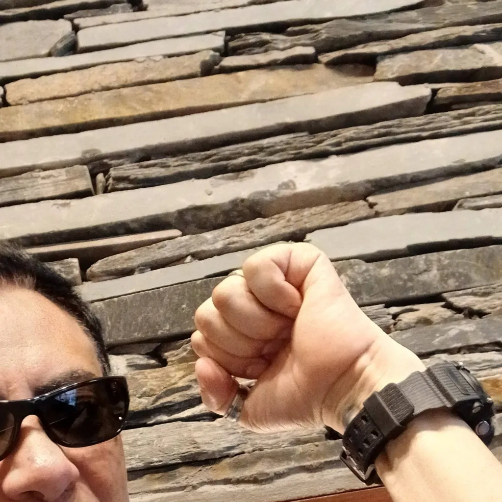 chat with ai character: Javier