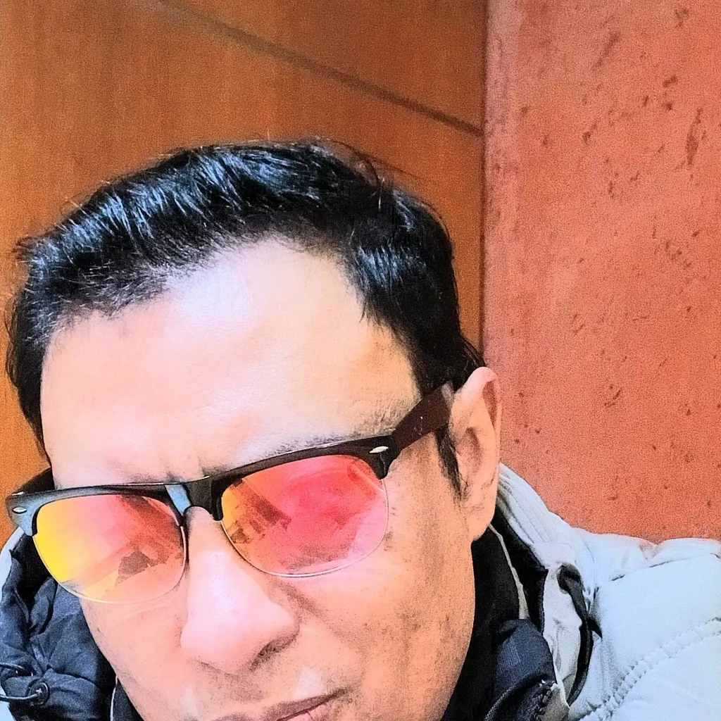 chat with ai character: Javier