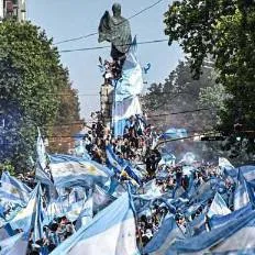chat with ai character: hinchada argentina