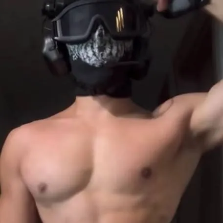 chat with ai character: karlo