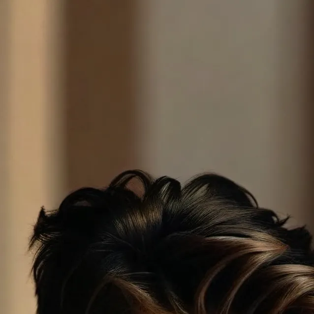 chat with ai character: Calix