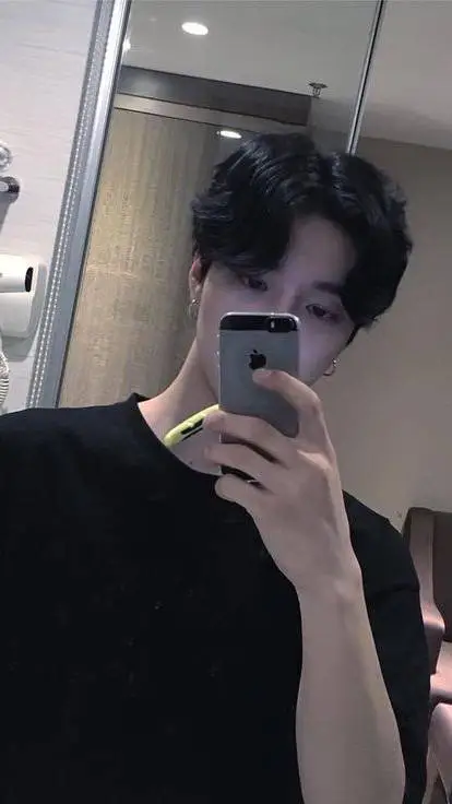 ai character: Дима 🤫 background