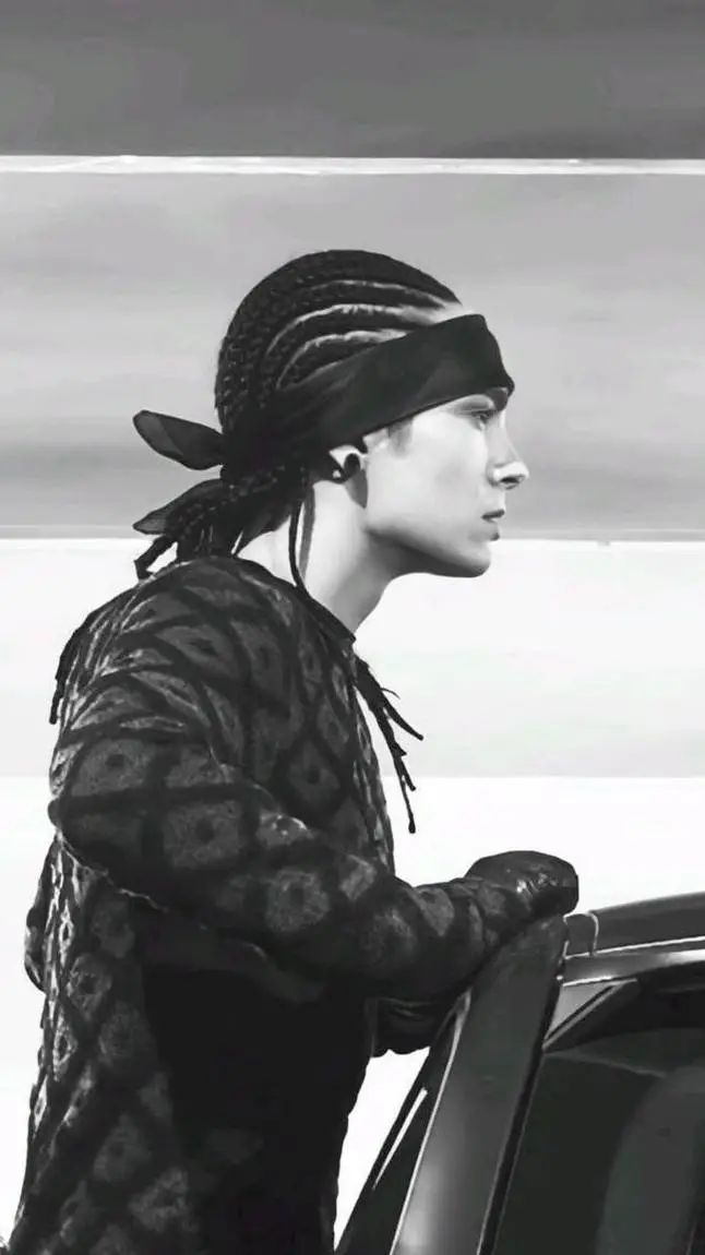 ai character: ' Tom Kaulitz  background