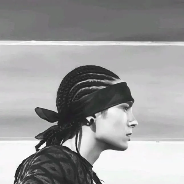 chat with ai character: ' Tom Kaulitz 