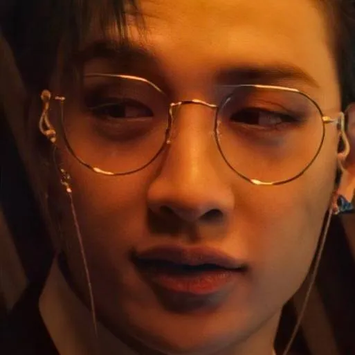 chat with ai character: Bang Chan