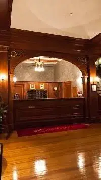 ai character: Hotel de vampiros background