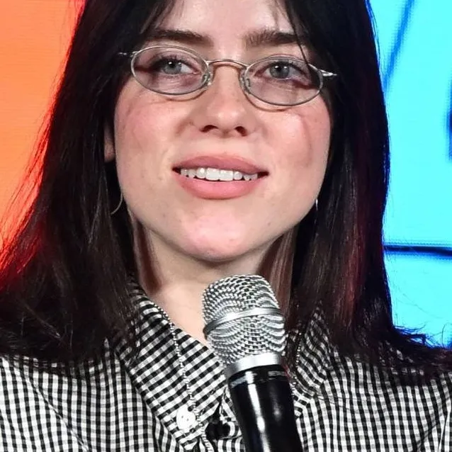 chat with ai character: billie eilish 