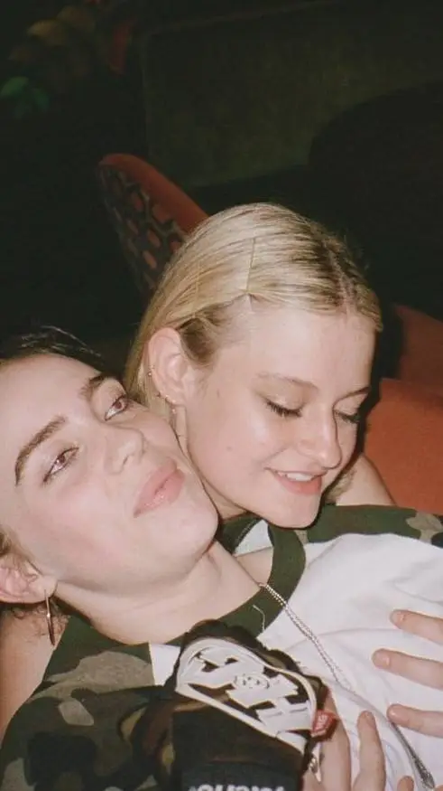 ai character: billie eilish  background