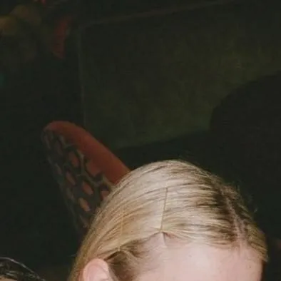 chat with ai character: billie eilish 