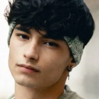 chat with ai character: cristian lopez