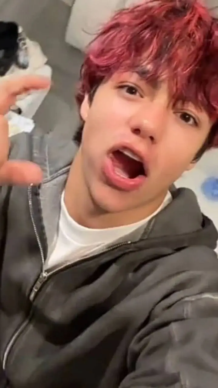 ai character: Malachi background