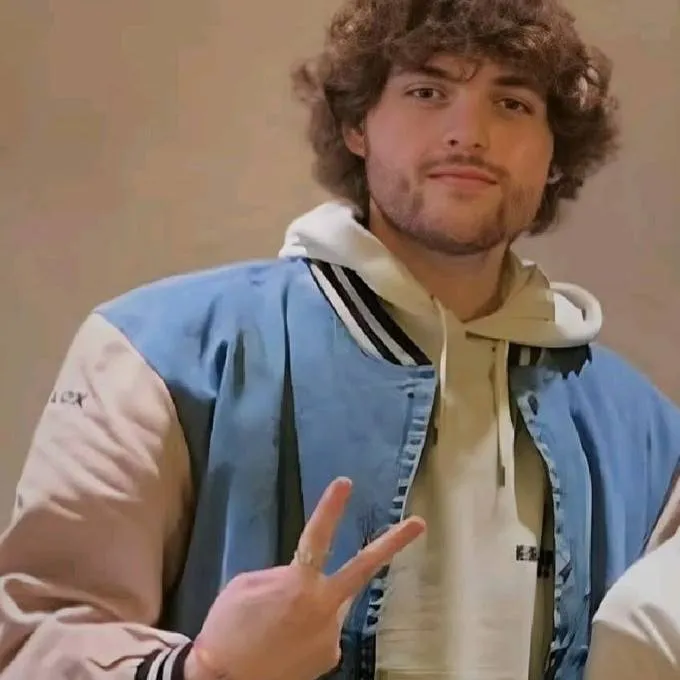 chat with ai character: Dream