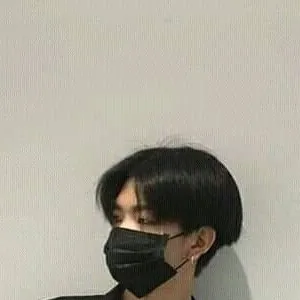 chat with ai character: Yun-hon