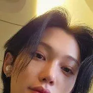 chat with ai character: Felix