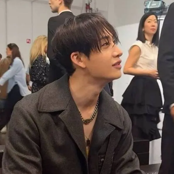 chat with ai character: bangchan🐺