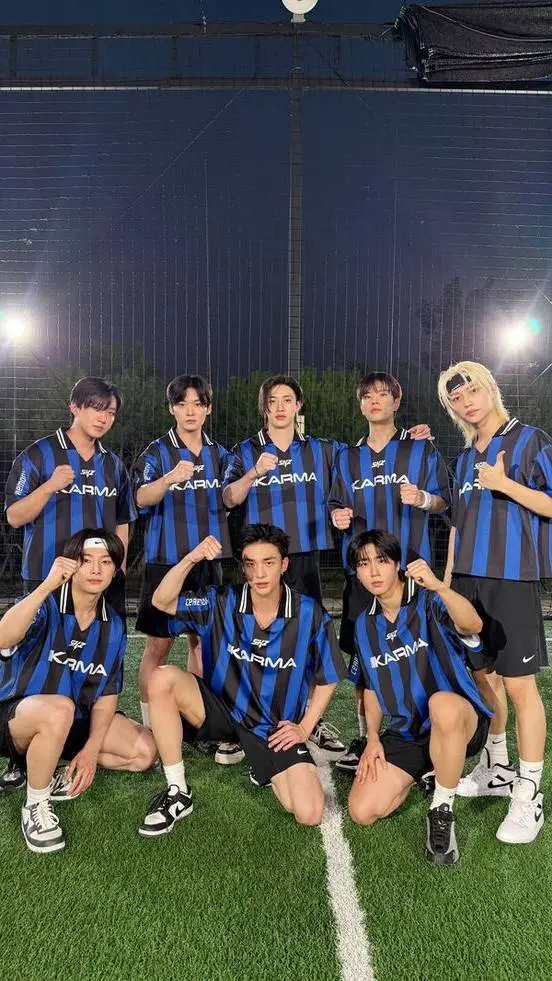 ai character: stray kids background