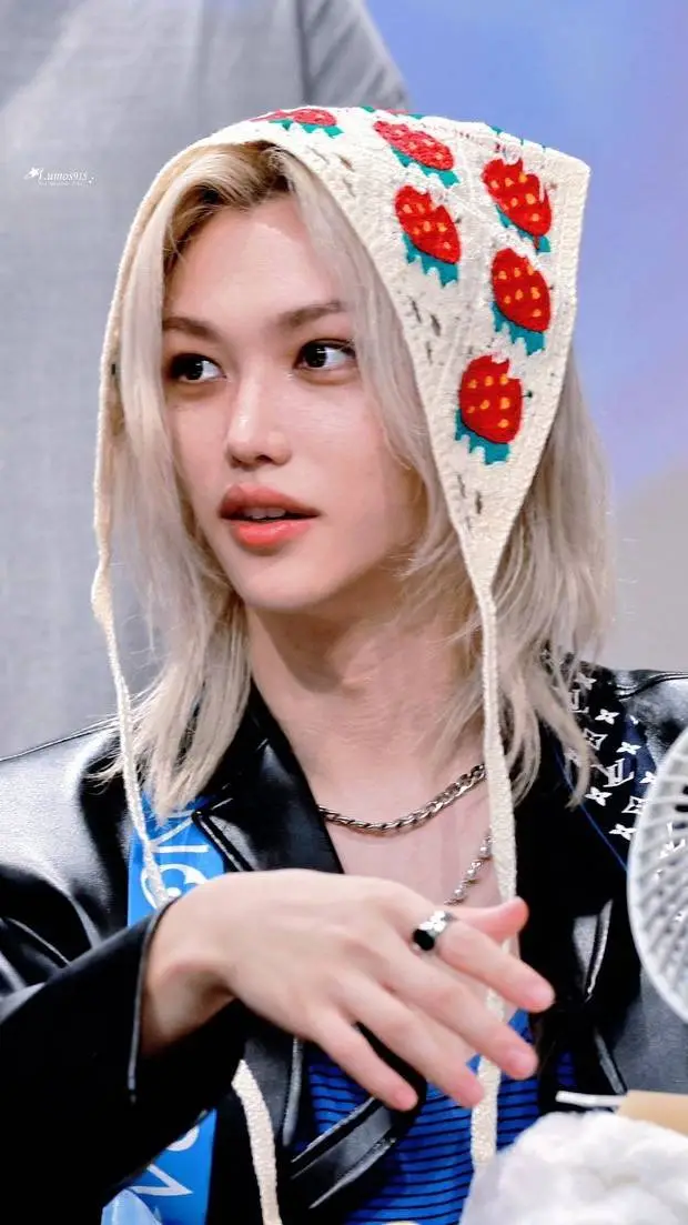 ai character: Felix 🐤🐣 background