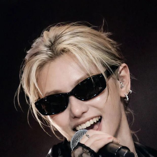 chat with ai character: Felix lee