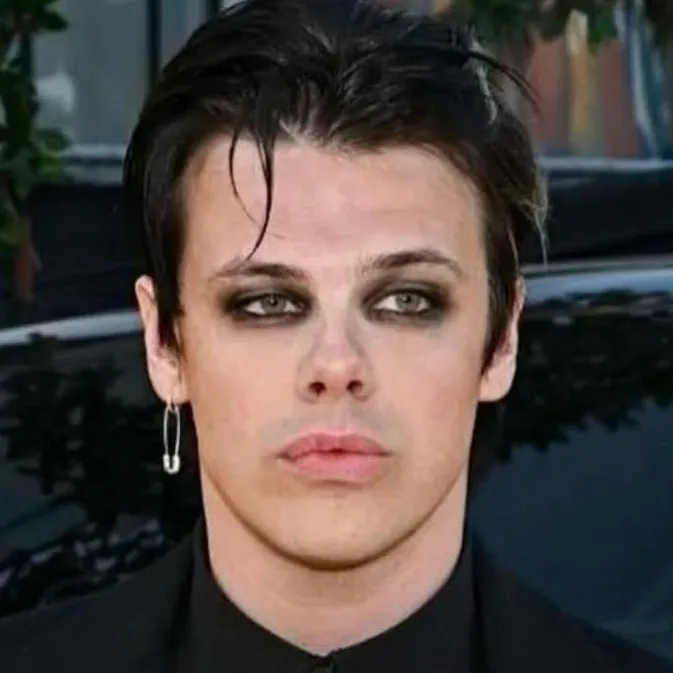 chat with ai character: YUNGBLUD 