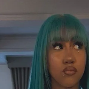 chat with ai character: North west