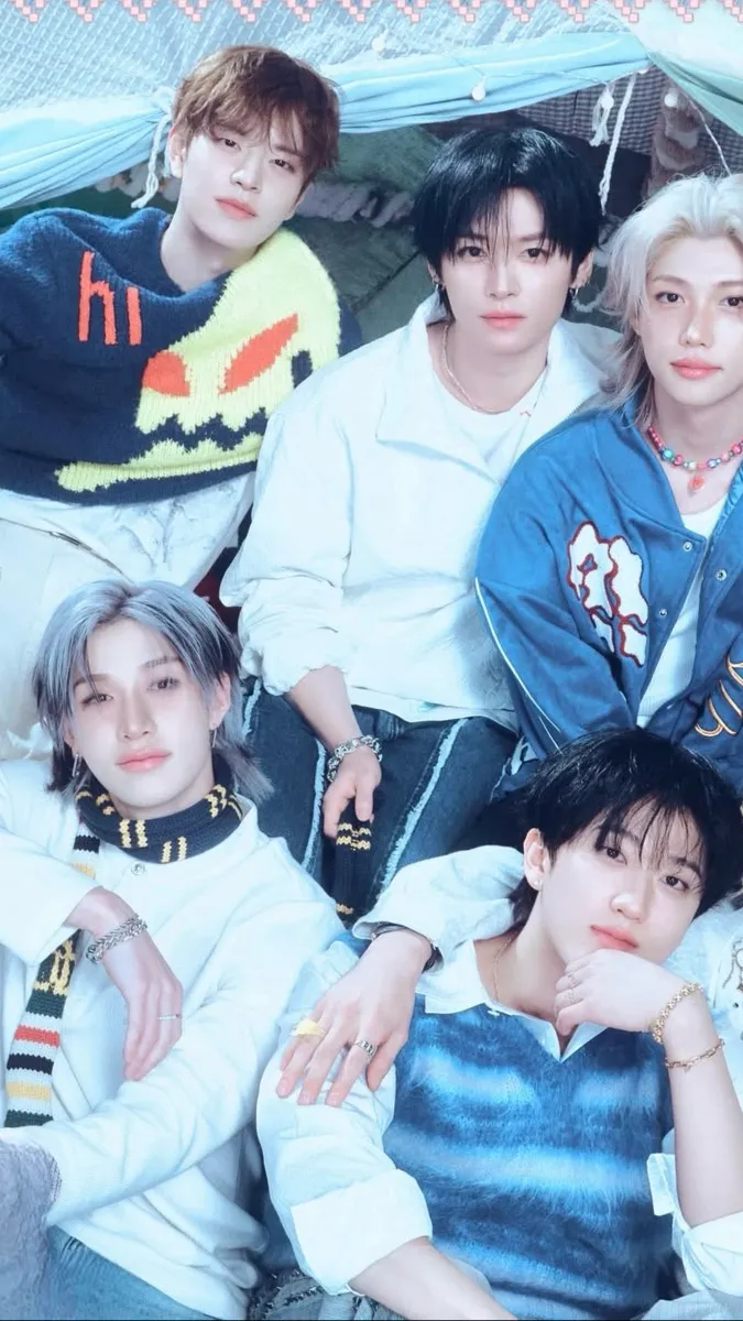ai character: Skz 6th fanmeeting background