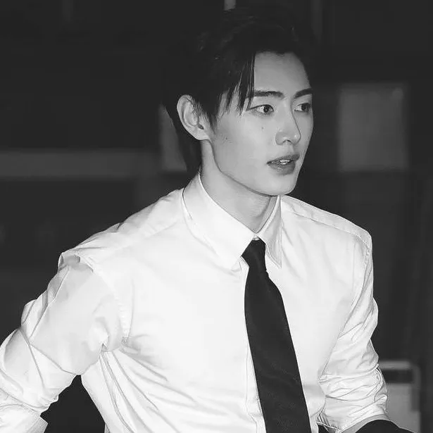 chat with ai character: Sunghoon~